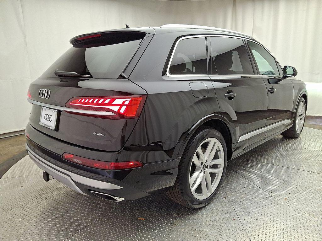 new 2025 Audi Q7 car, priced at $76,990