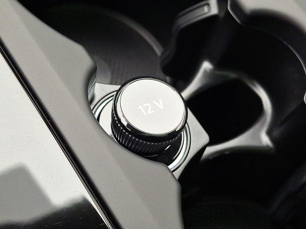 new 2025 Audi Q7 car, priced at $76,990