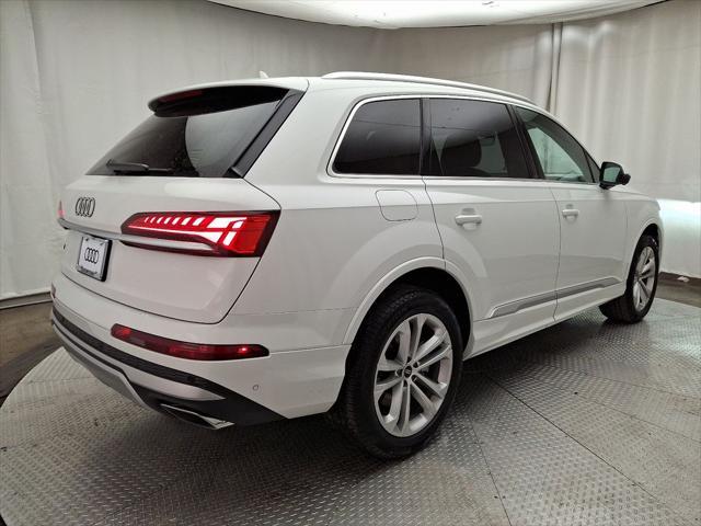 new 2025 Audi Q7 car, priced at $66,705