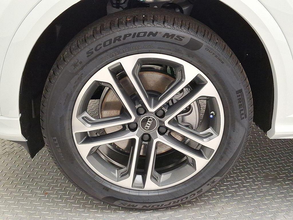 new 2025 Audi Q5 car, priced at $59,260