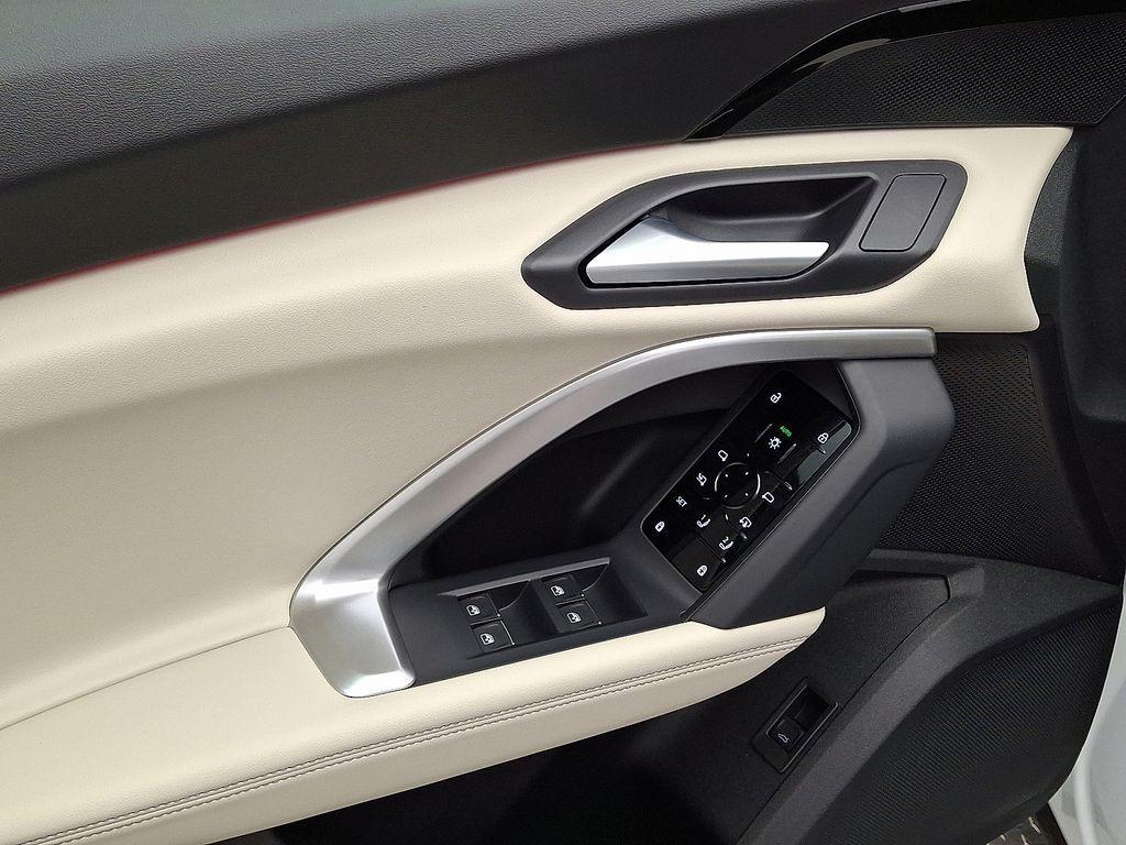 new 2025 Audi Q5 car, priced at $59,260