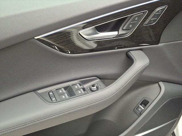 new 2025 Audi Q7 car, priced at $76,090