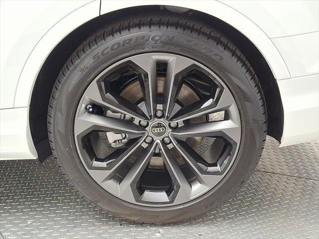 new 2025 Audi Q7 car, priced at $77,805