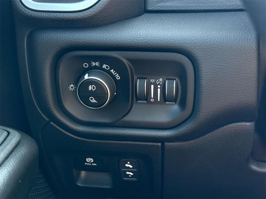 new 2025 Ram 1500 car, priced at $53,532