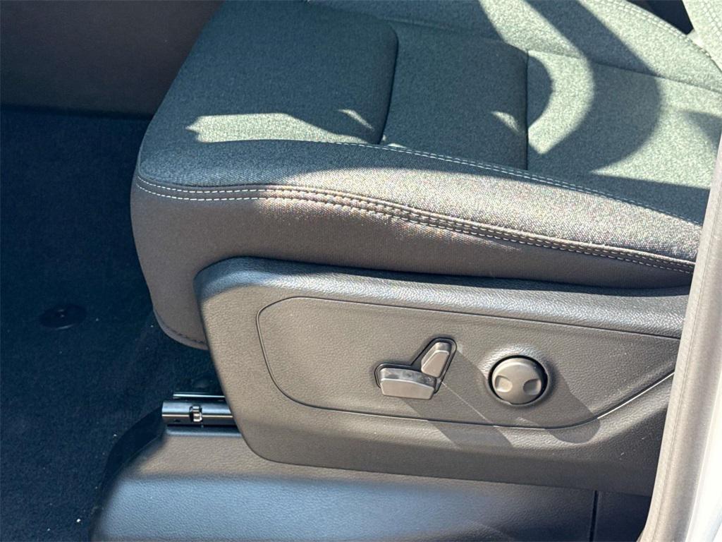 new 2025 Ram 1500 car, priced at $53,532