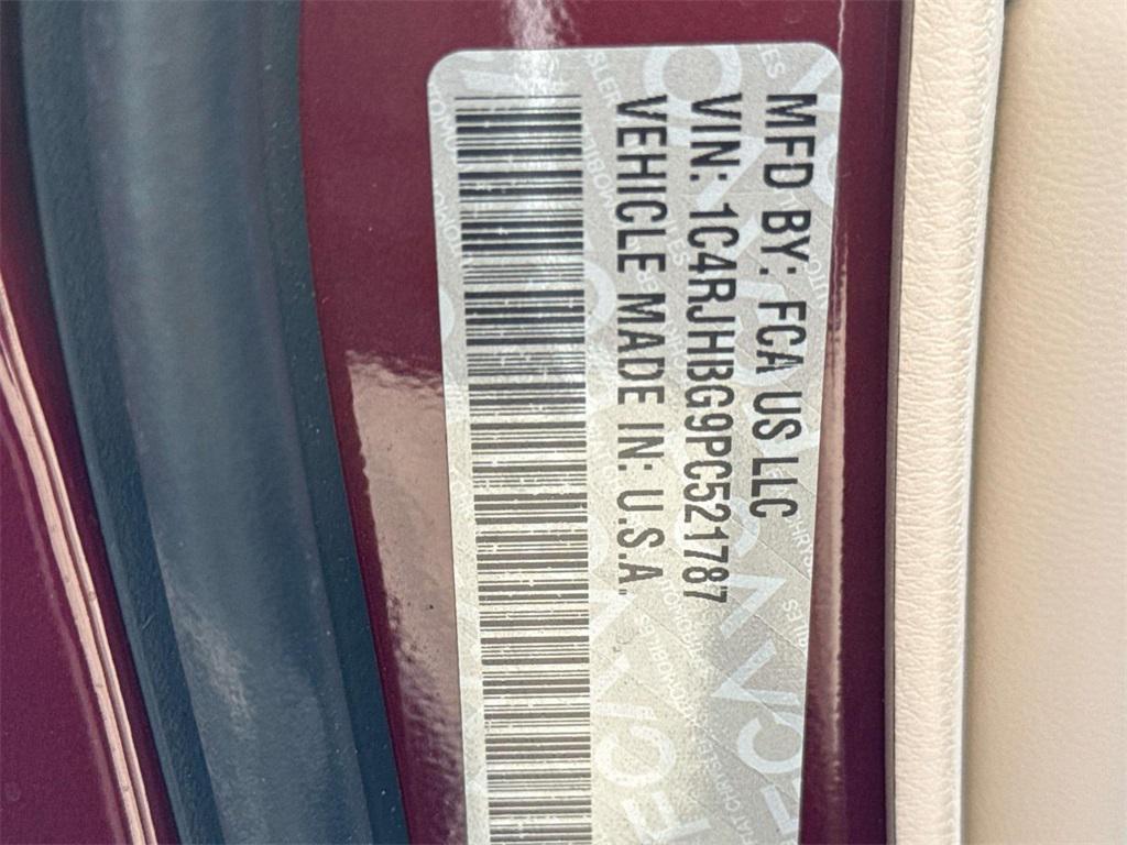 used 2023 Jeep Grand Cherokee car, priced at $29,000