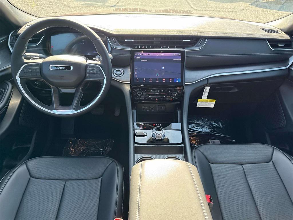 new 2025 Jeep Grand Cherokee car, priced at $52,556