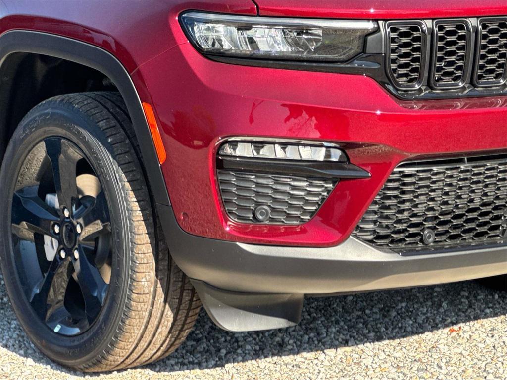new 2025 Jeep Grand Cherokee car, priced at $52,556