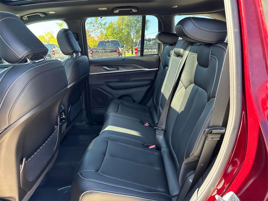 new 2025 Jeep Grand Cherokee car, priced at $52,556