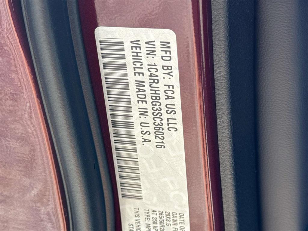 new 2025 Jeep Grand Cherokee car, priced at $52,556