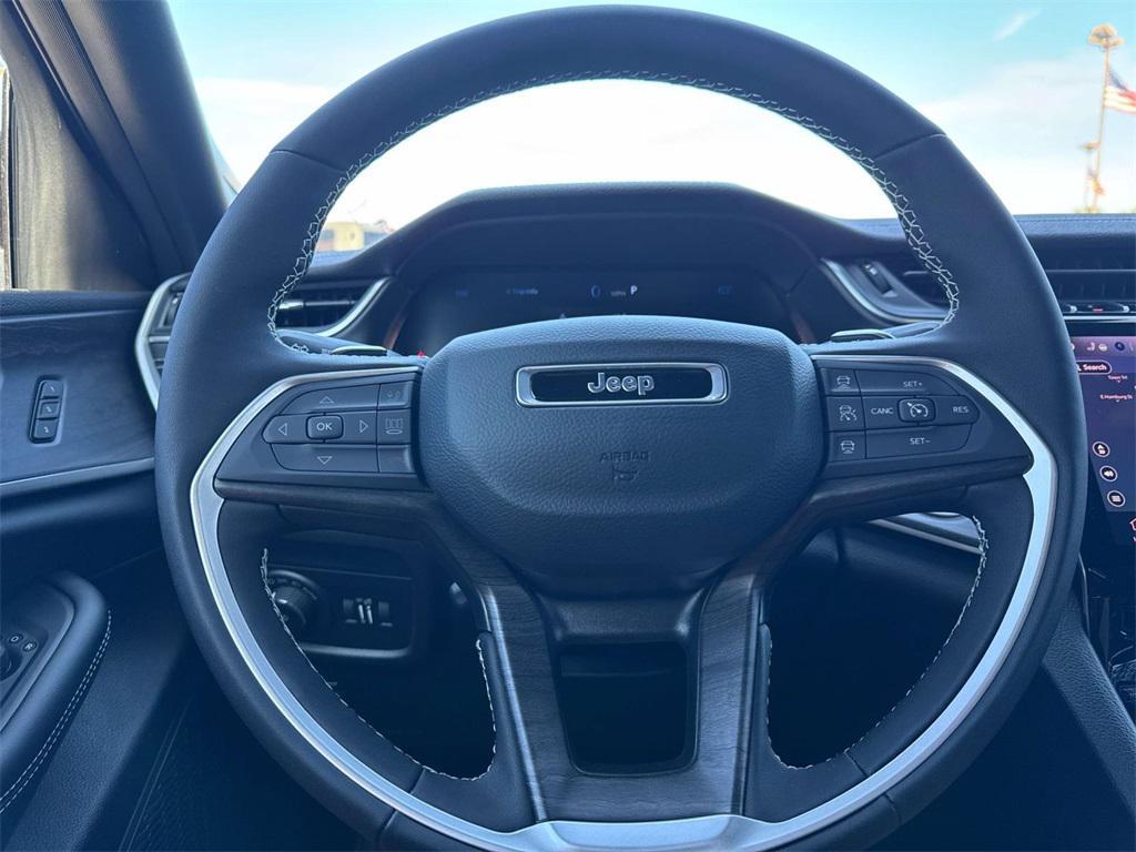 new 2025 Jeep Grand Cherokee car, priced at $52,556