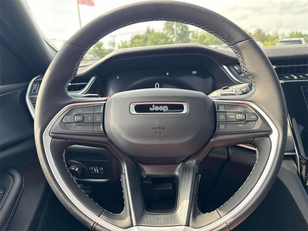 new 2025 Jeep Grand Cherokee car, priced at $40,808