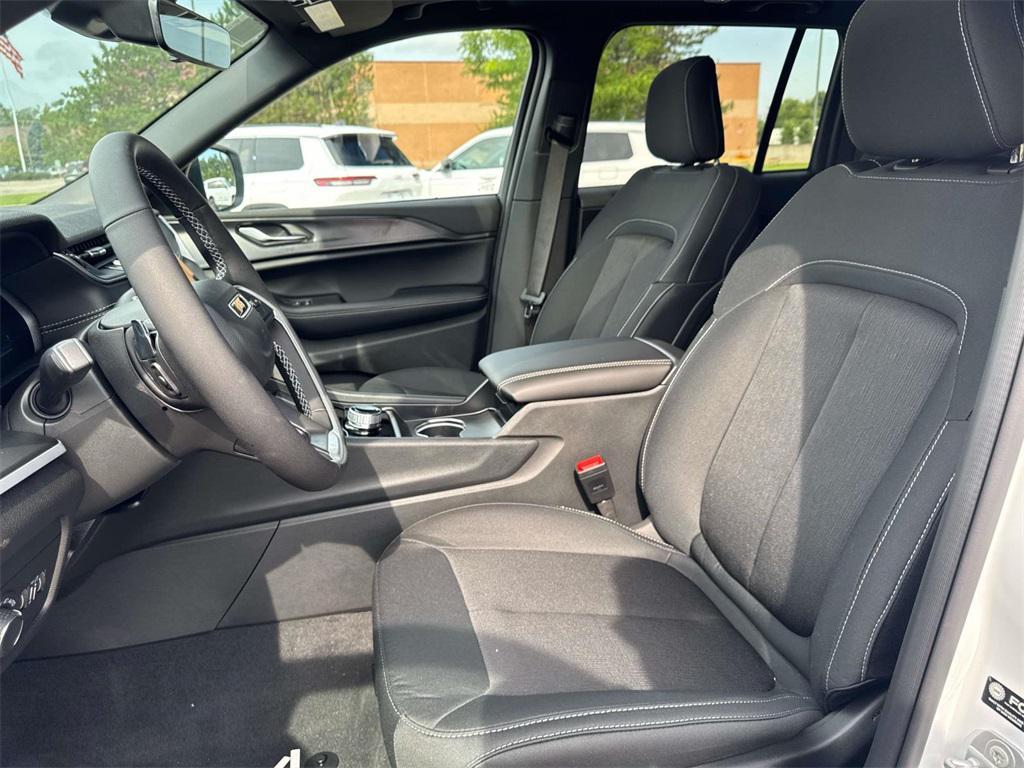 new 2025 Jeep Grand Cherokee car, priced at $40,808