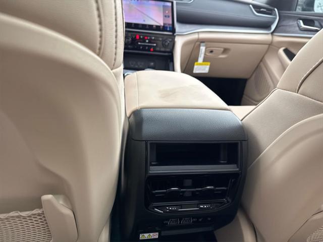 new 2025 Jeep Grand Cherokee car, priced at $48,557