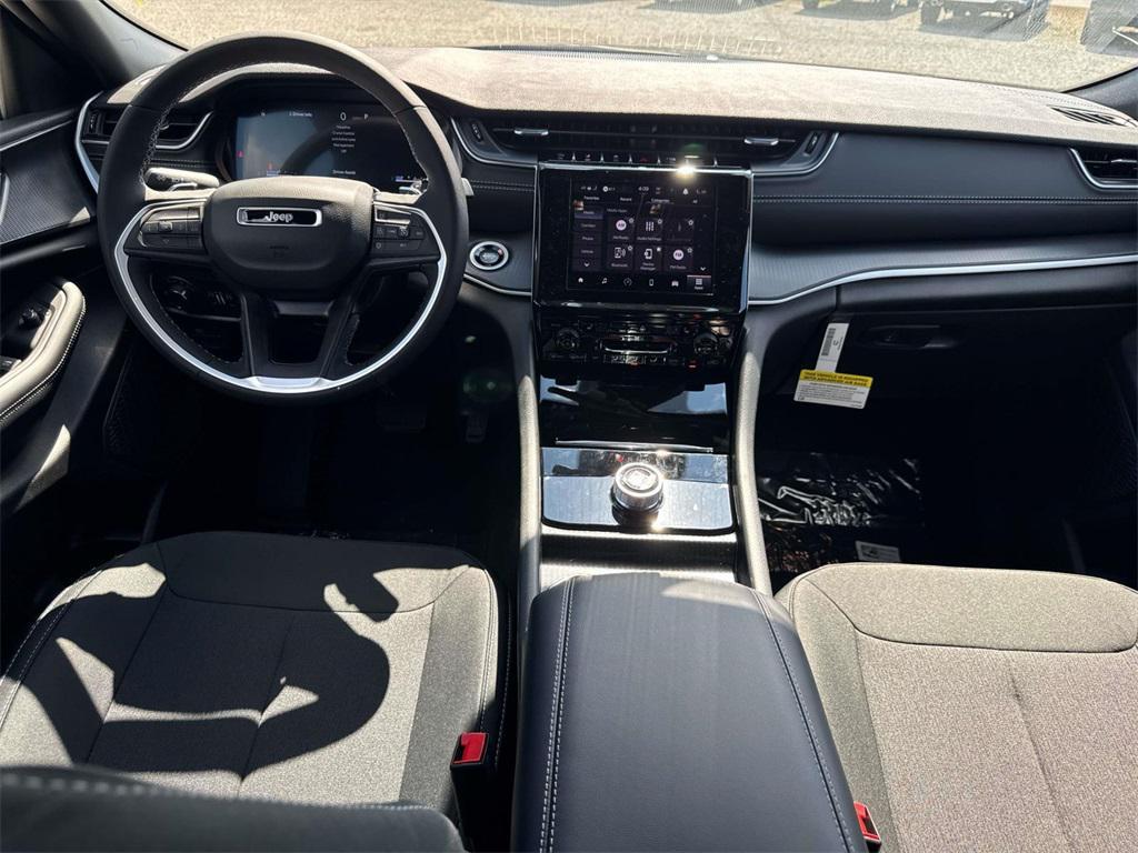new 2025 Jeep Grand Cherokee car, priced at $41,526