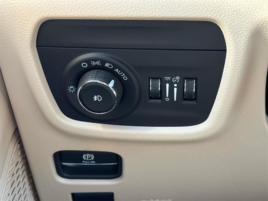 new 2025 Jeep Grand Cherokee car, priced at $56,655