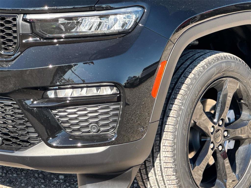 new 2025 Jeep Grand Cherokee car, priced at $56,655