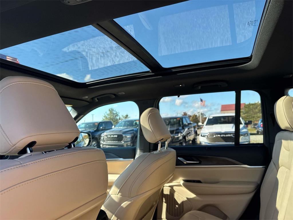 new 2025 Jeep Grand Cherokee car, priced at $56,655