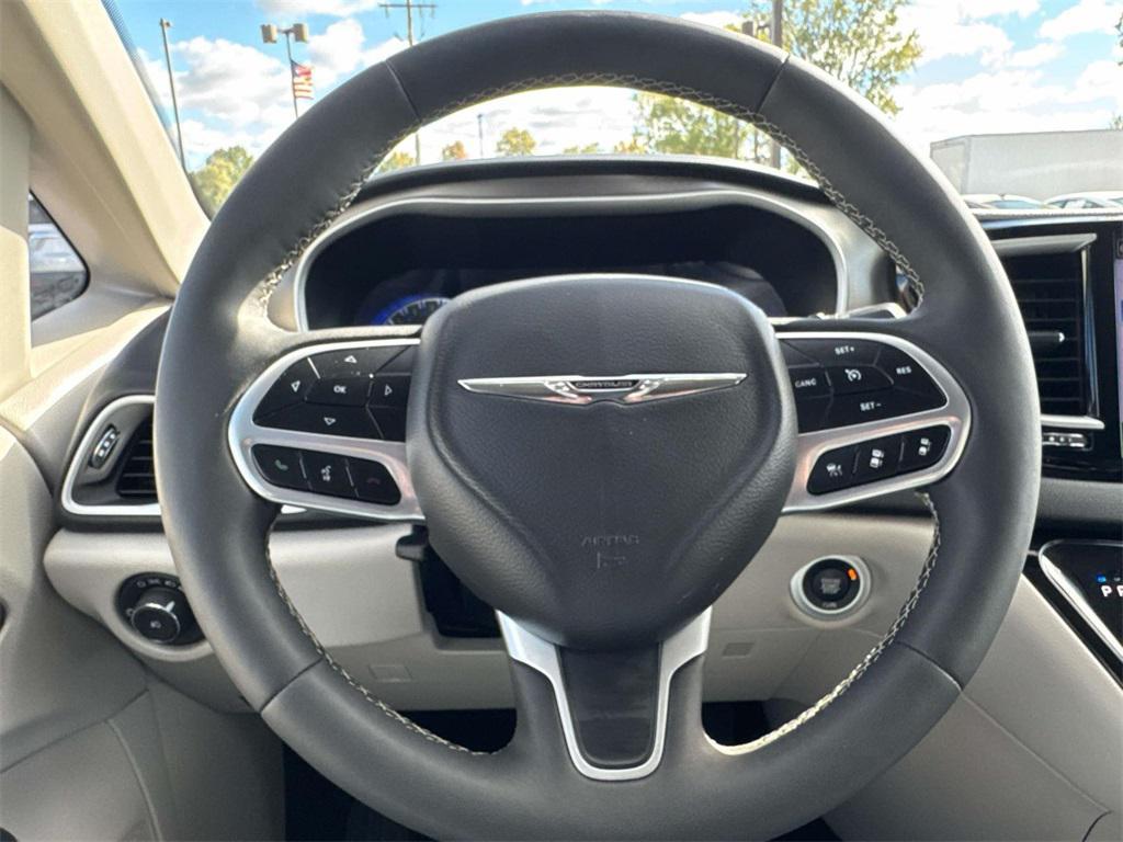 used 2024 Chrysler Pacifica car, priced at $33,000