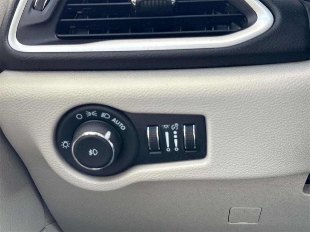 used 2024 Chrysler Pacifica car, priced at $33,000