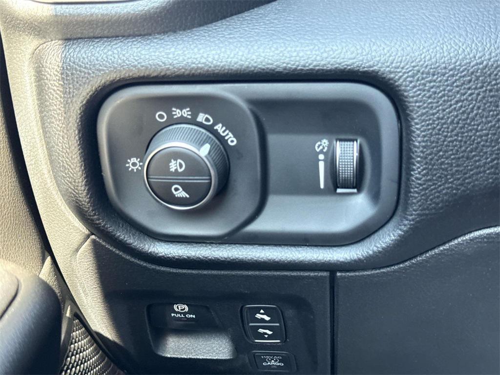 new 2025 Ram 1500 car, priced at $53,562