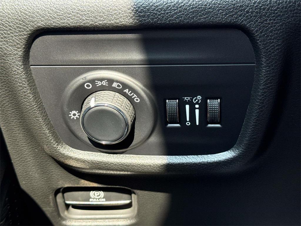 new 2025 Jeep Grand Cherokee car, priced at $42,168