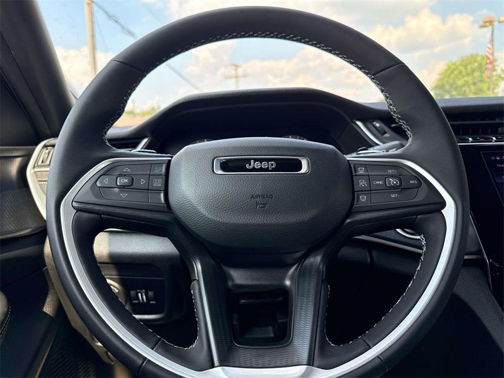 new 2025 Jeep Grand Cherokee car, priced at $42,168