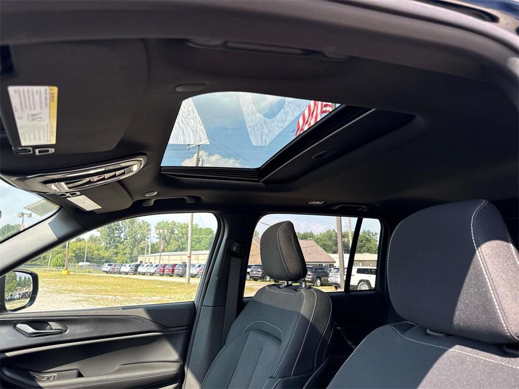 new 2025 Jeep Grand Cherokee car, priced at $42,168