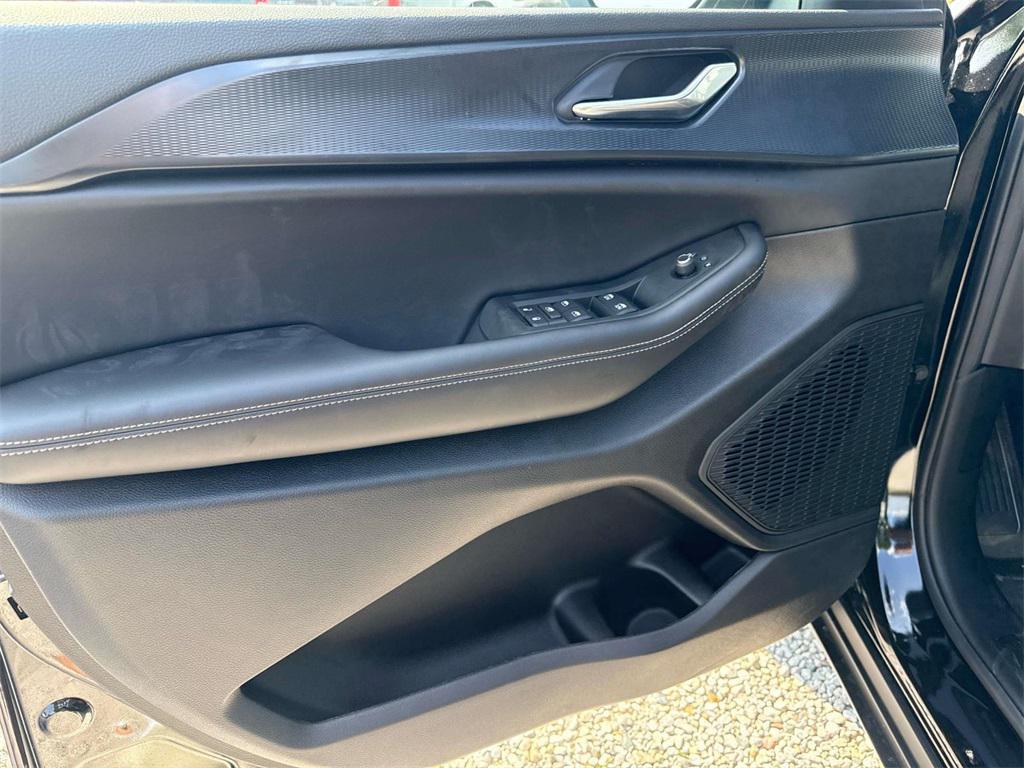 new 2025 Jeep Grand Cherokee car, priced at $42,168