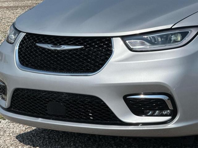 used 2023 Chrysler Pacifica Hybrid car, priced at $25,000
