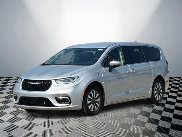 used 2023 Chrysler Pacifica Hybrid car, priced at $25,000