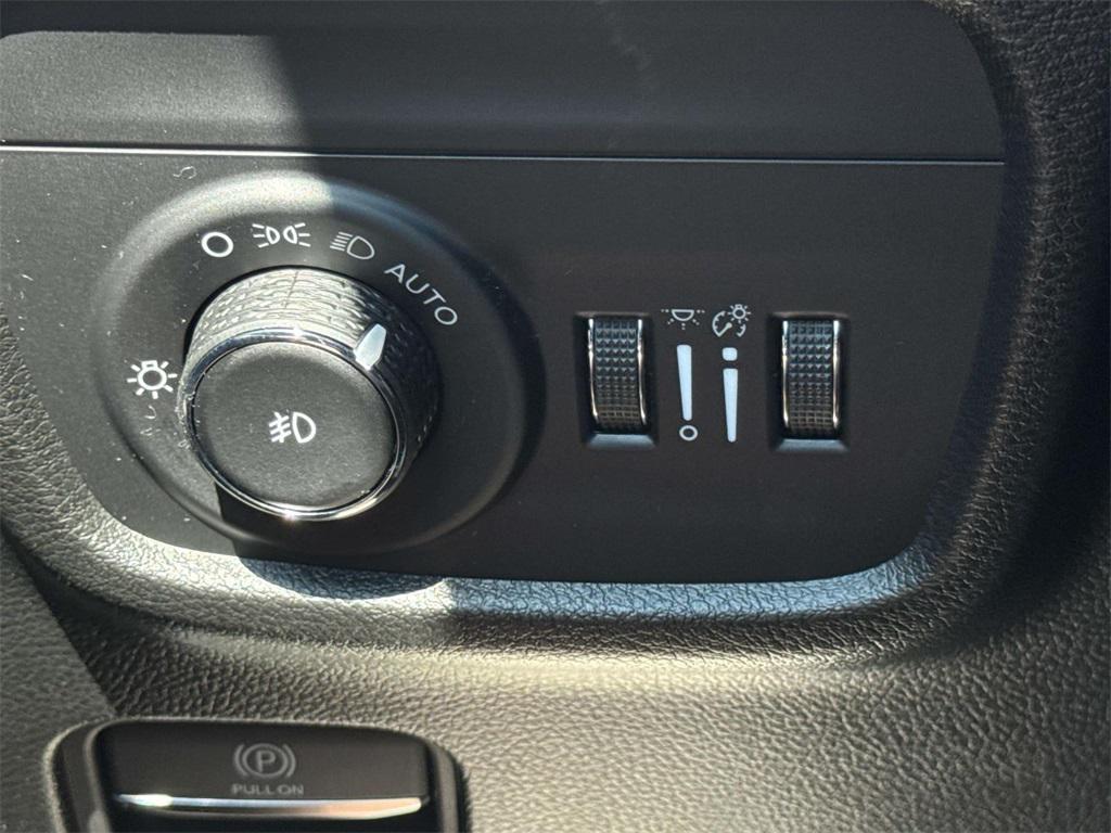 new 2025 Jeep Grand Cherokee car, priced at $52,438