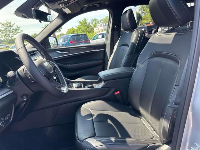 new 2025 Jeep Grand Cherokee car, priced at $52,438