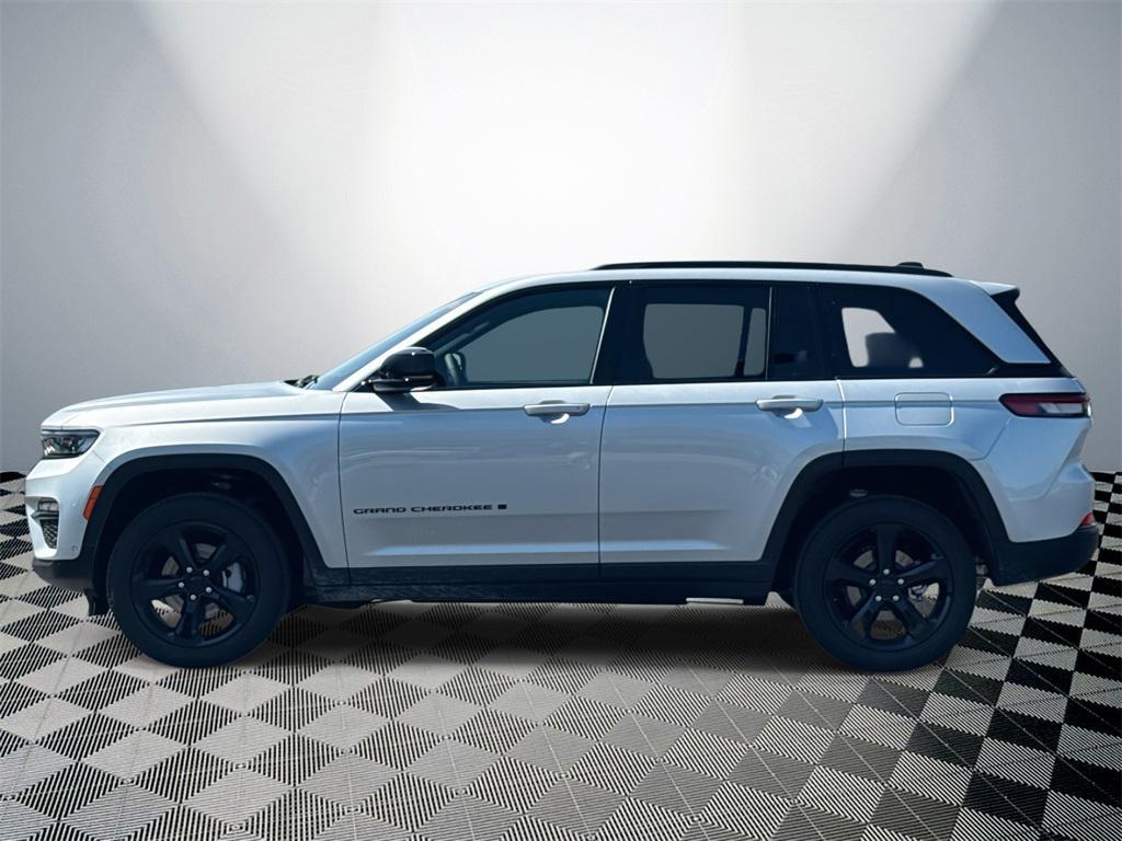 new 2025 Jeep Grand Cherokee car, priced at $52,438