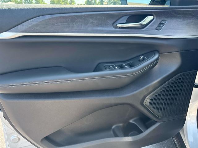 new 2025 Jeep Grand Cherokee car, priced at $52,438