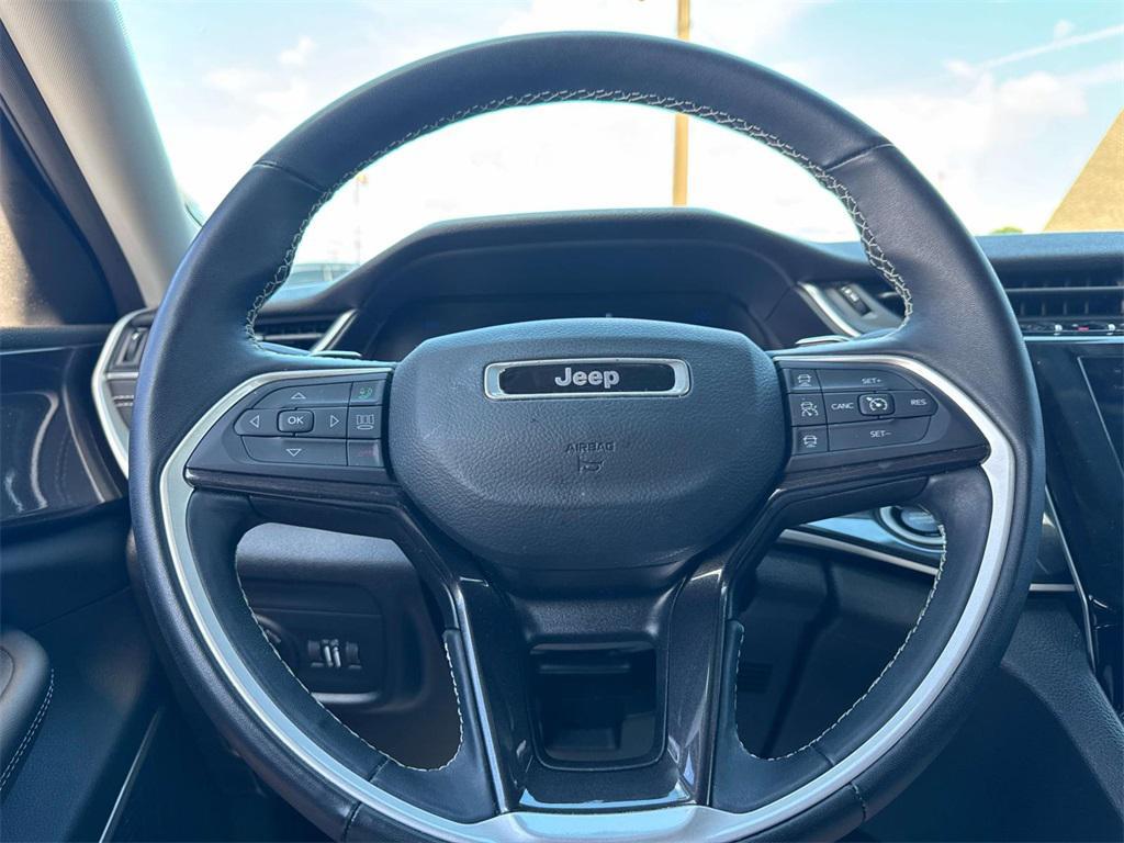 used 2022 Jeep Grand Cherokee car, priced at $28,200