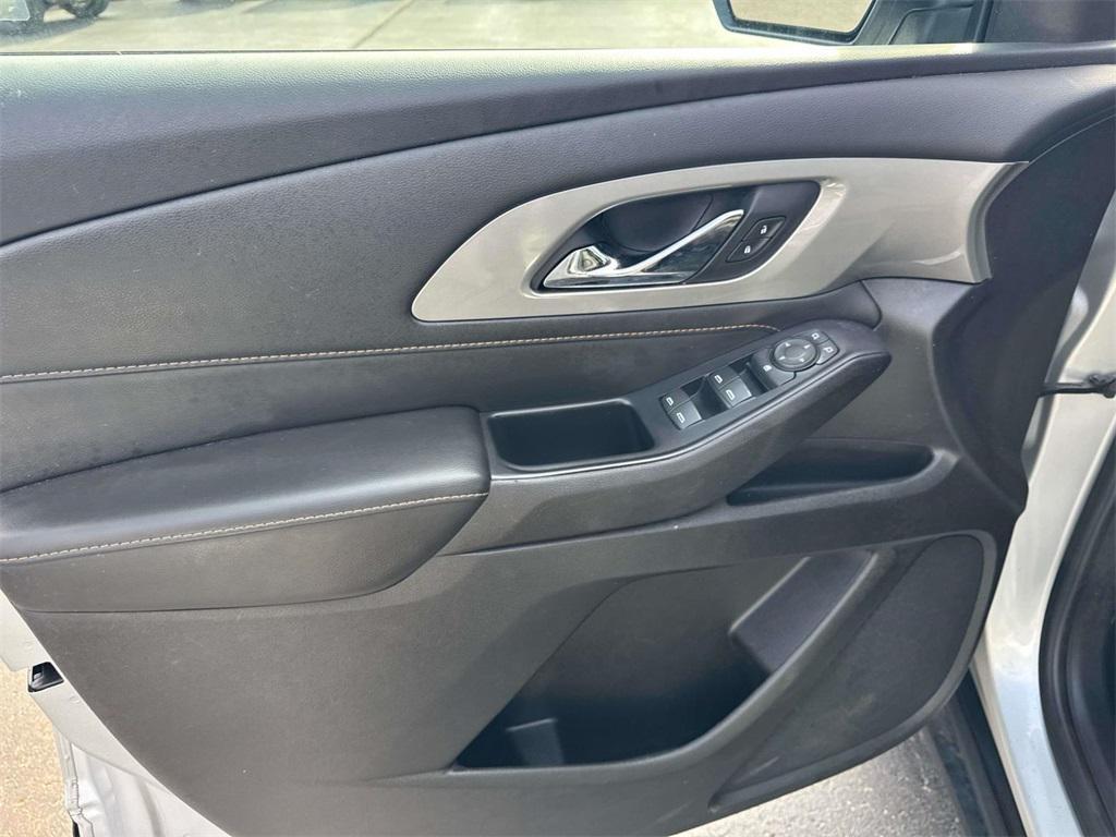 used 2021 Chevrolet Traverse car, priced at $17,995