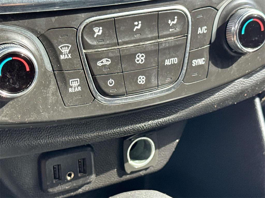 used 2021 Chevrolet Traverse car, priced at $17,995