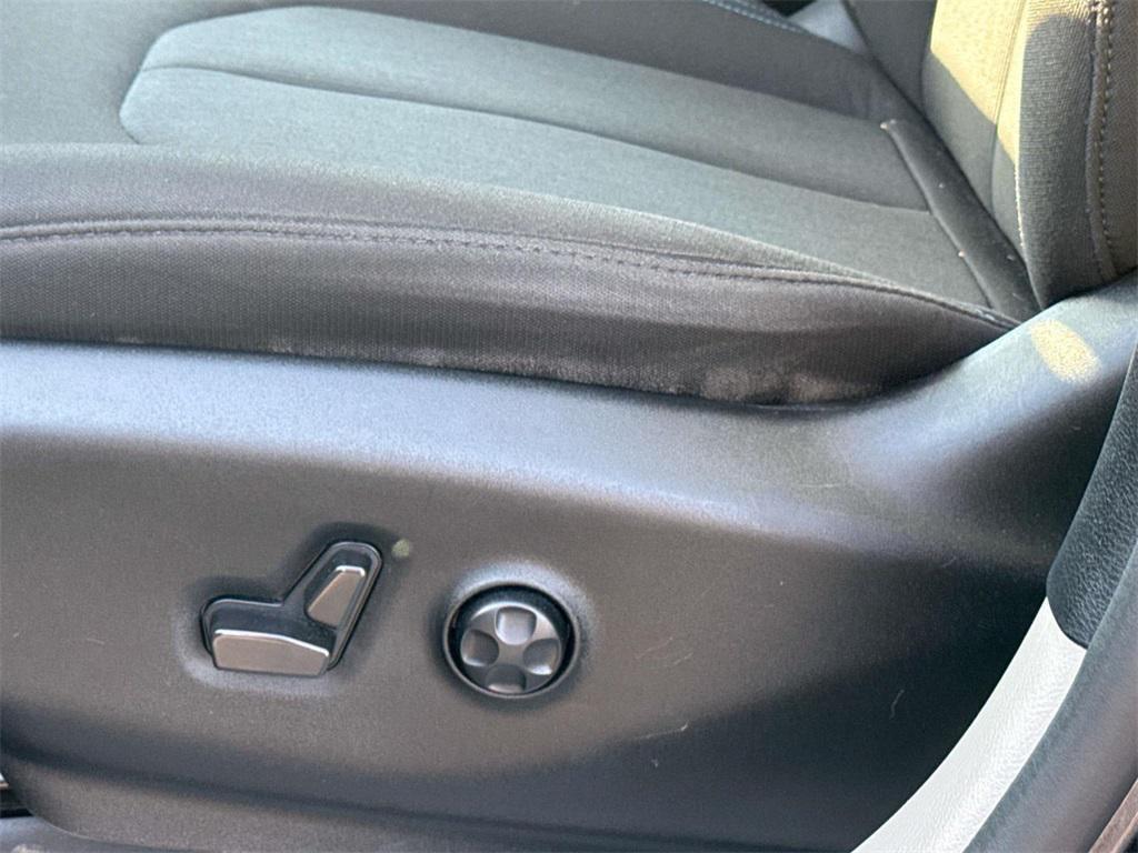 used 2021 Chrysler Pacifica car, priced at $22,900