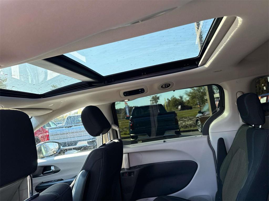 used 2021 Chrysler Pacifica car, priced at $22,900