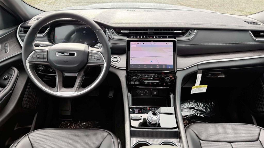 new 2025 Jeep Grand Cherokee car, priced at $52,047