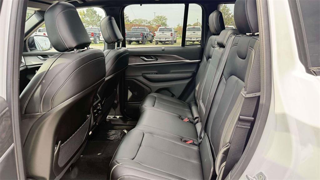 new 2025 Jeep Grand Cherokee car, priced at $52,047