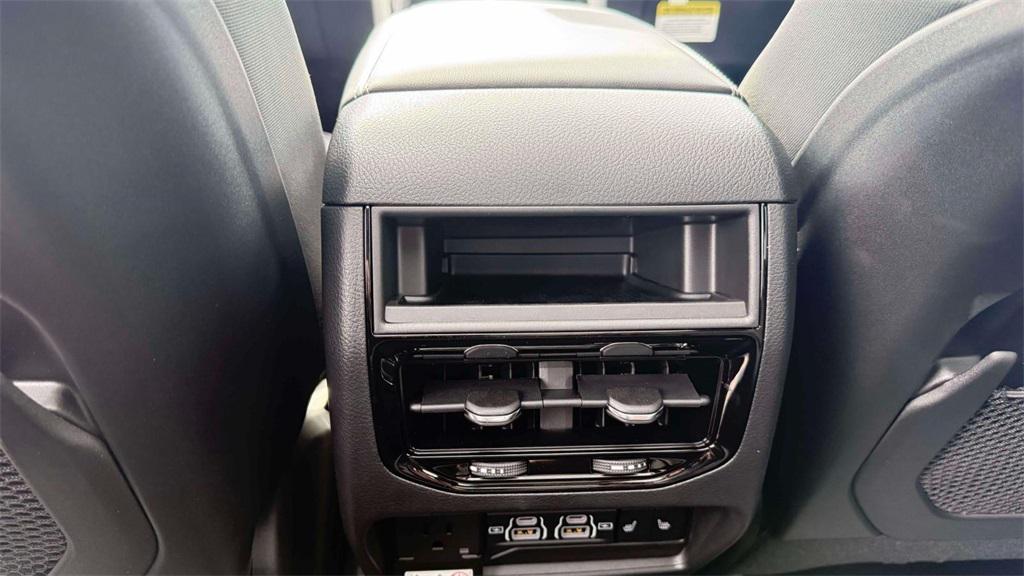 new 2025 Jeep Grand Cherokee car, priced at $52,047