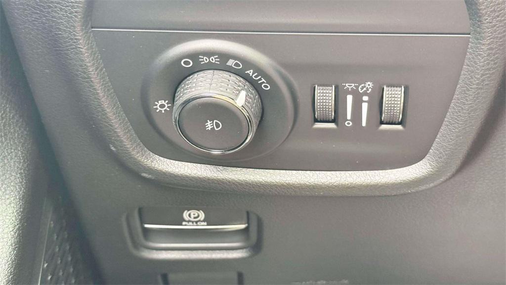 new 2025 Jeep Grand Cherokee car, priced at $52,047