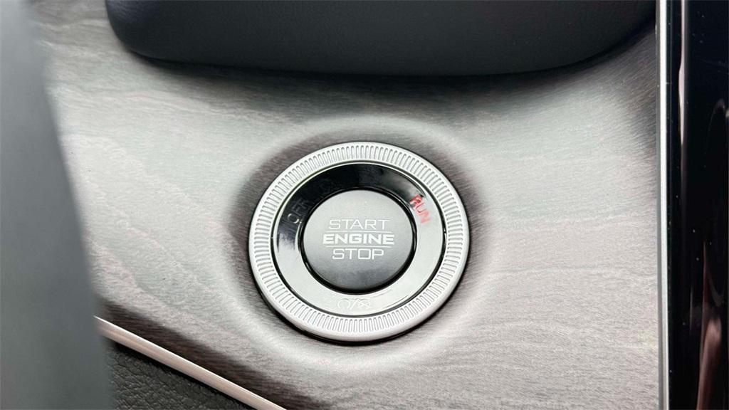 new 2025 Jeep Grand Cherokee car, priced at $52,047