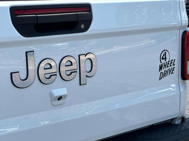 used 2021 Jeep Gladiator car, priced at $32,400