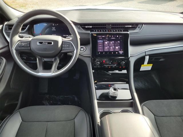 new 2025 Jeep Grand Cherokee car, priced at $43,784