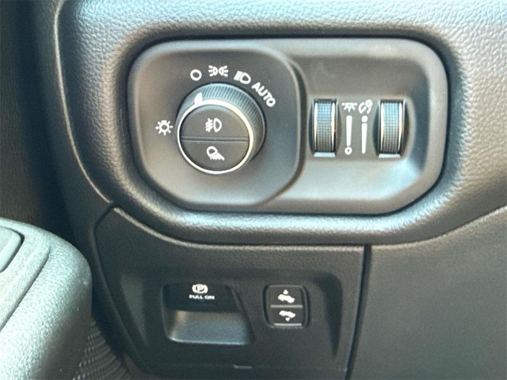 new 2025 Ram 1500 car, priced at $53,978