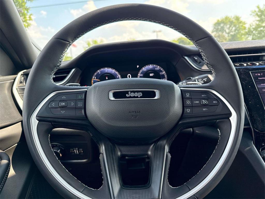new 2025 Jeep Grand Cherokee car, priced at $41,526