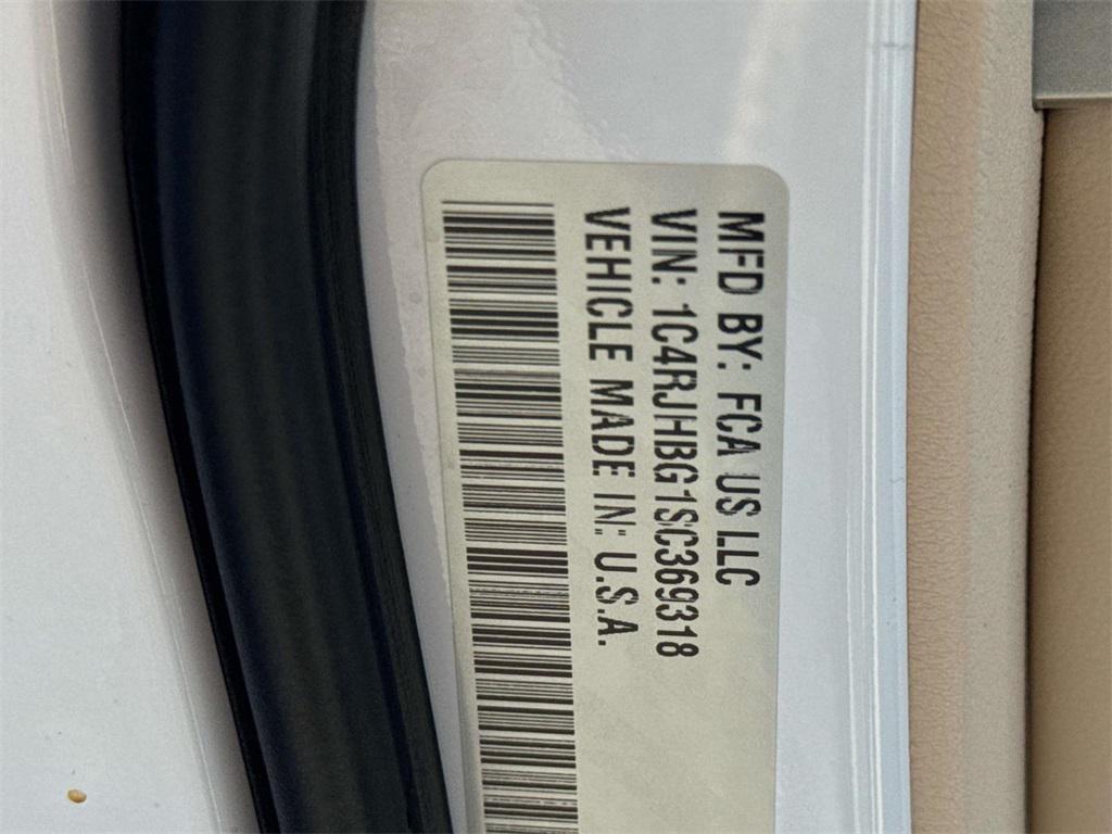 new 2025 Jeep Grand Cherokee car, priced at $56,060